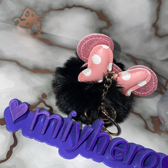 Disney 3pc bundle with Creme Shop makeup bag, Zak water bottle and keychain - Picture 3 of 5